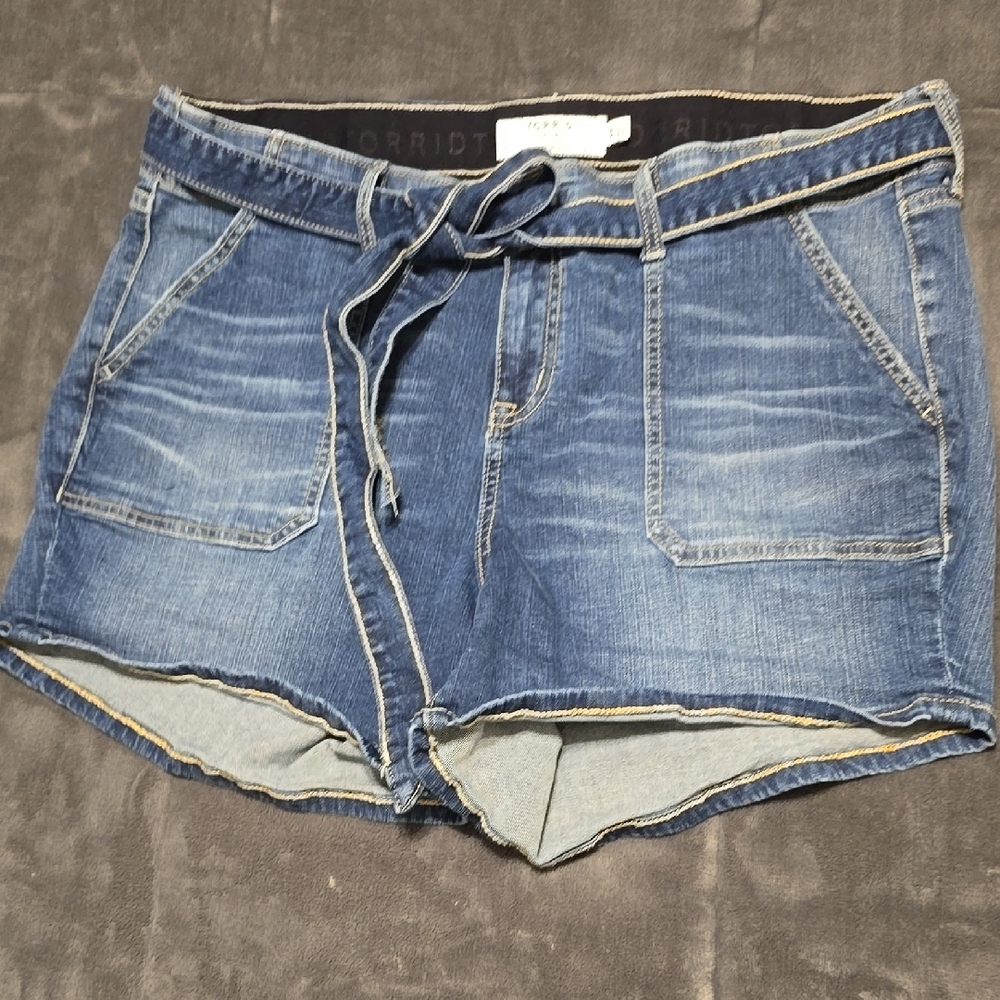 Torrid Denim Shorts w/belt Sz 18